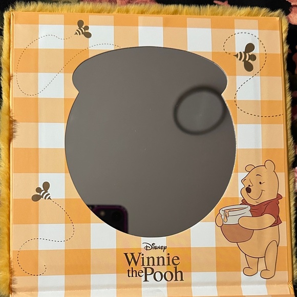 3/$60 🌸 Disney Winnie the Pooh Eyeshadow Palette - Yellow - Picture 4 of 9